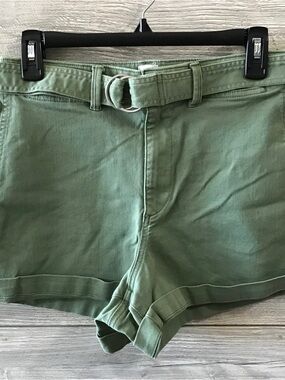 Women’s Gap Shorts with Self Belt